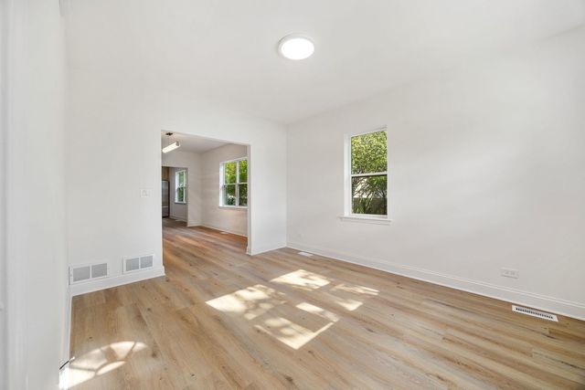 1107 Victoria Avenue, North Chicago, IL 60064