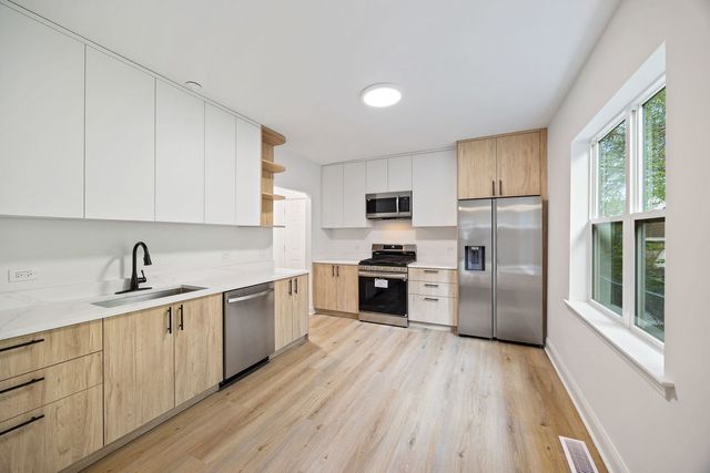 1107 Victoria Avenue, North Chicago, IL 60064