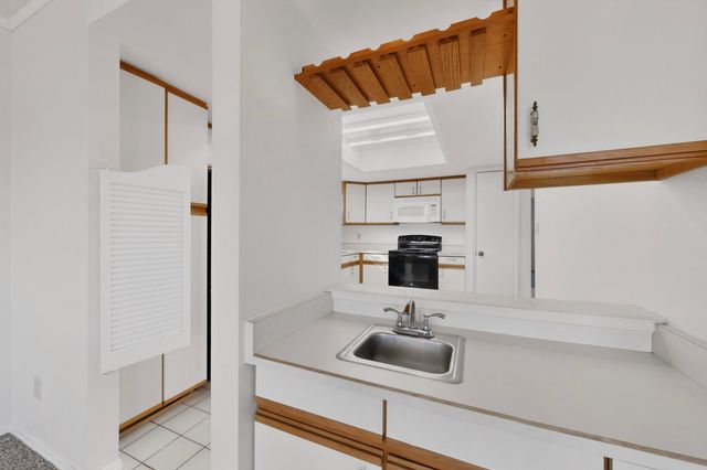 823 Country Club Drive SE APT 2E, Rio Rancho, NM 87124