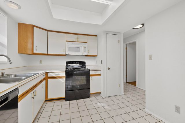 823 Country Club Drive SE APT 2E, Rio Rancho, NM 87124