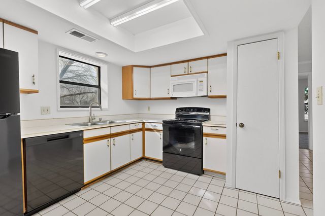 823 Country Club Drive SE APT 2E, Rio Rancho, NM 87124