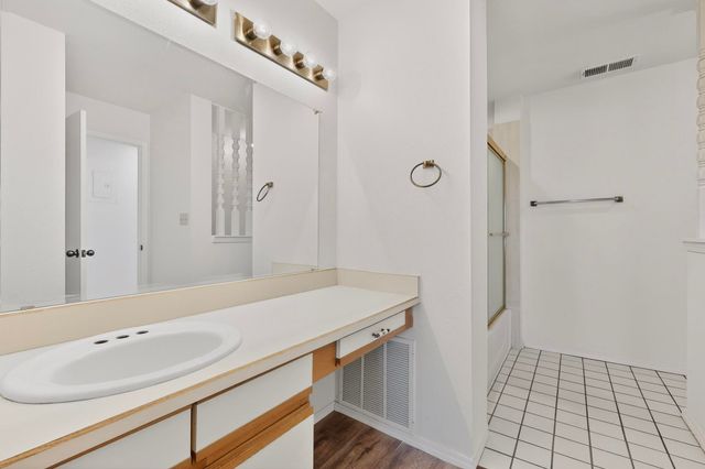 823 Country Club Drive SE APT 2E, Rio Rancho, NM 87124