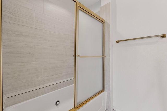 823 Country Club Drive SE APT 2E, Rio Rancho, NM 87124