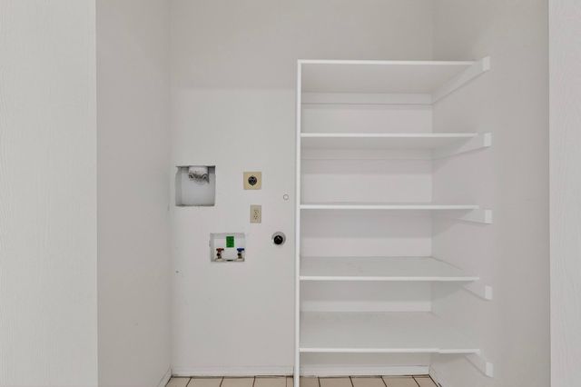 823 Country Club Drive SE APT 2E, Rio Rancho, NM 87124