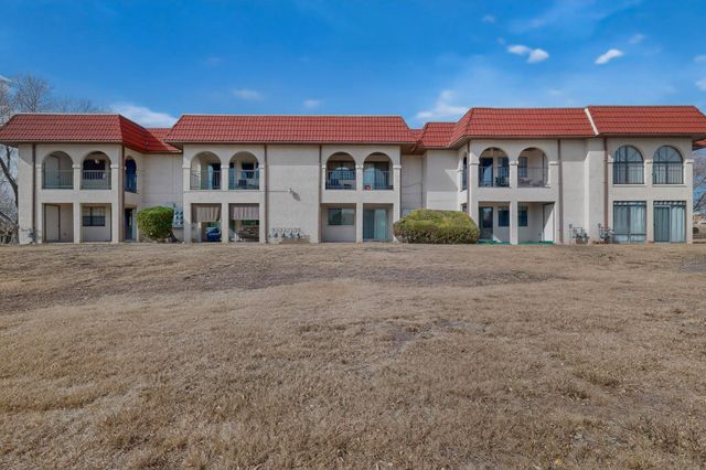 823 Country Club Drive SE APT 2E, Rio Rancho, NM 87124