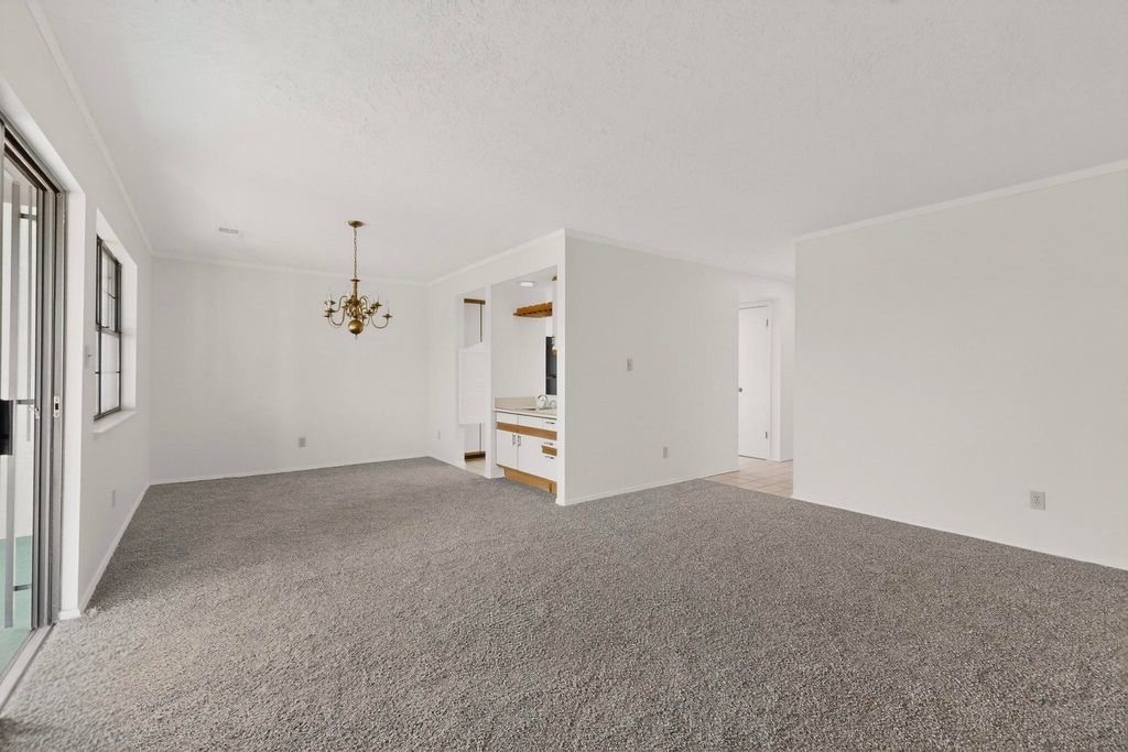 Image 11 of property listing at 823 Country Club Drive SE APT 2E, Rio Rancho, NM 87124