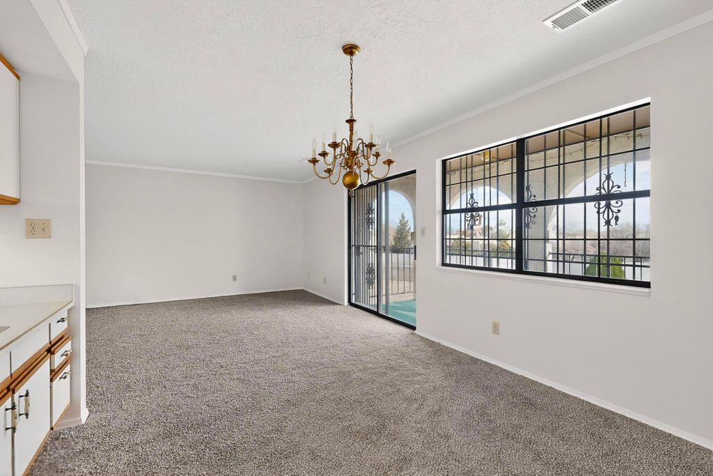 Image 12 of property listing at 823 Country Club Drive SE APT 2E, Rio Rancho, NM 87124