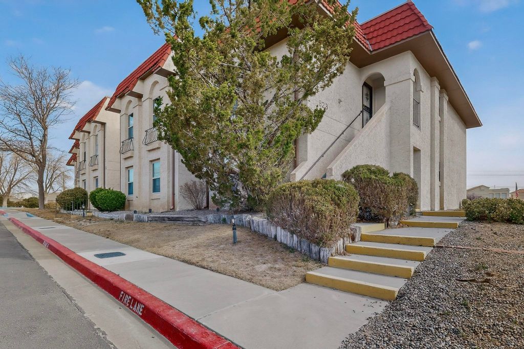 Image 2 of property listing at 823 Country Club Drive SE APT 2E, Rio Rancho, NM 87124