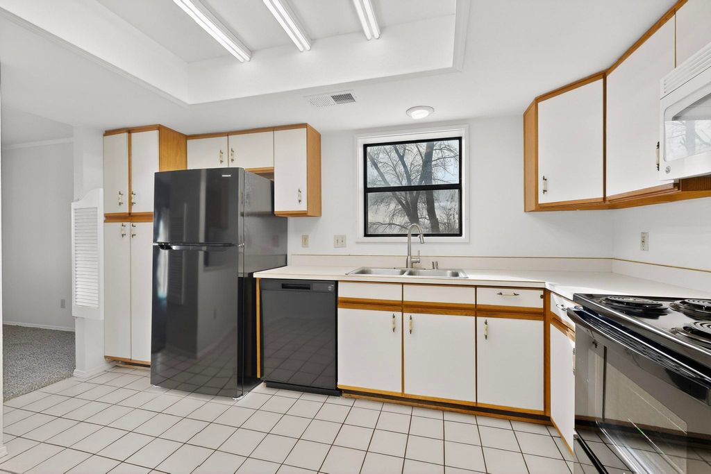 Image 20 of property listing at 823 Country Club Drive SE APT 2E, Rio Rancho, NM 87124