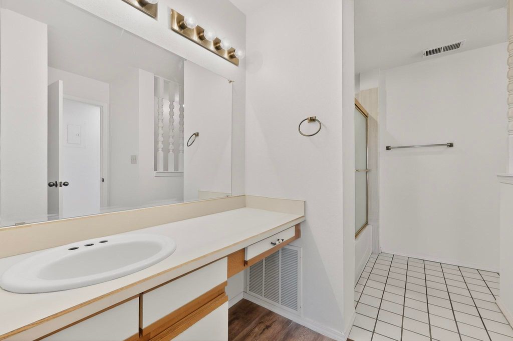 Image 27 of property listing at 823 Country Club Drive SE APT 2E, Rio Rancho, NM 87124