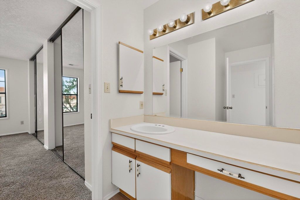 Image 28 of property listing at 823 Country Club Drive SE APT 2E, Rio Rancho, NM 87124