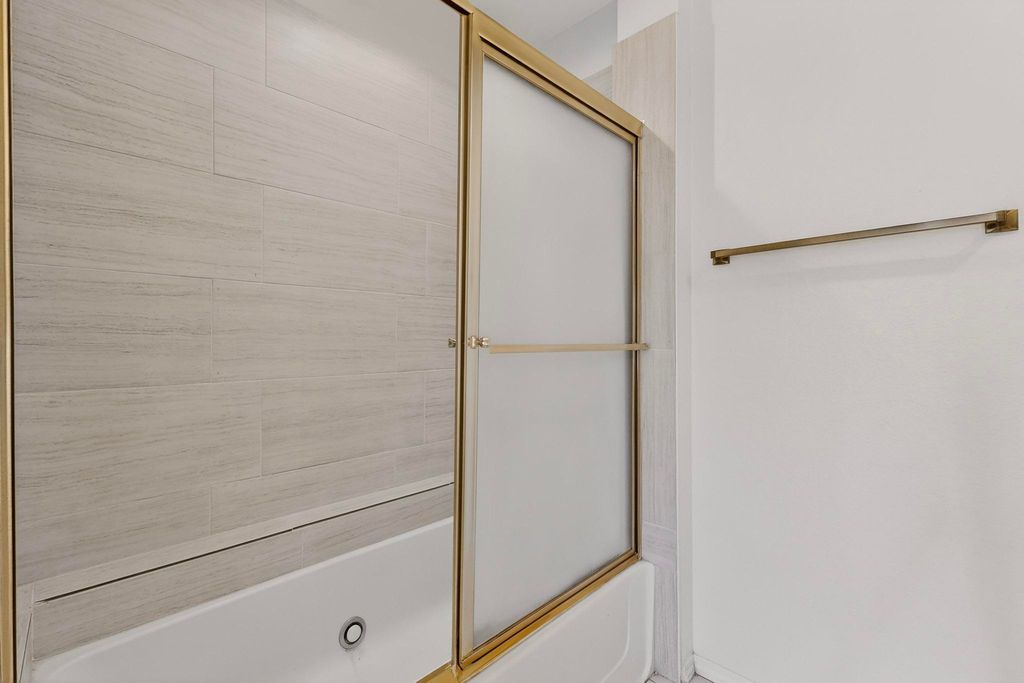 Image 29 of property listing at 823 Country Club Drive SE APT 2E, Rio Rancho, NM 87124