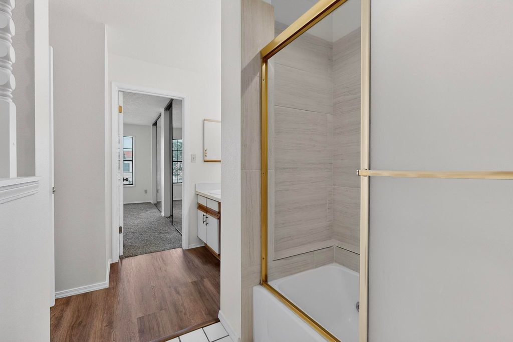 Image 30 of property listing at 823 Country Club Drive SE APT 2E, Rio Rancho, NM 87124