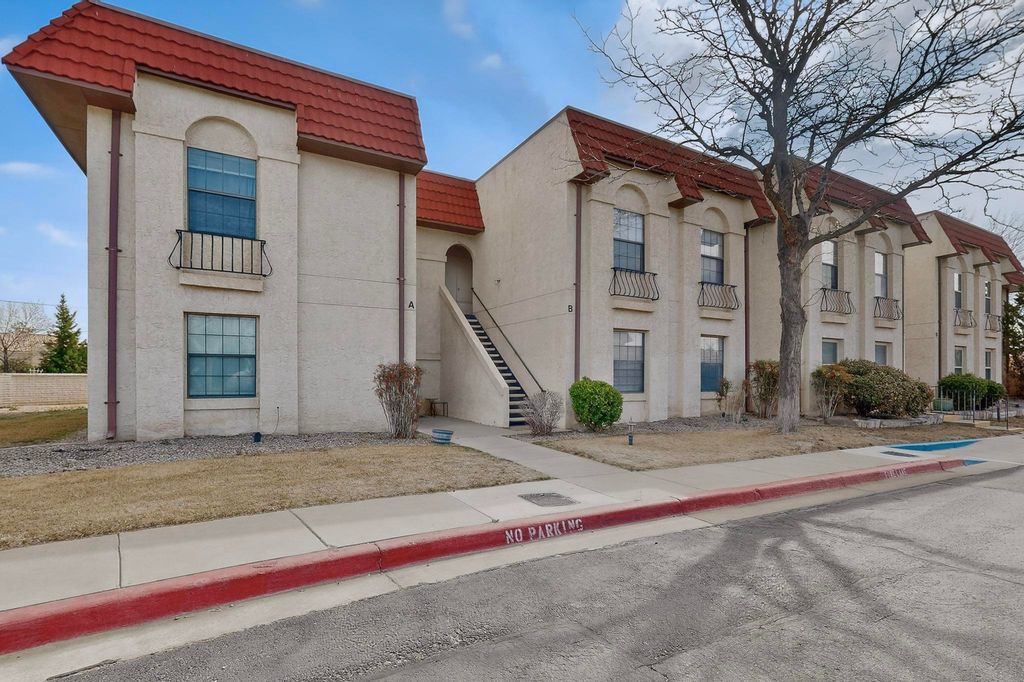 Image 38 of property listing at 823 Country Club Drive SE APT 2E, Rio Rancho, NM 87124