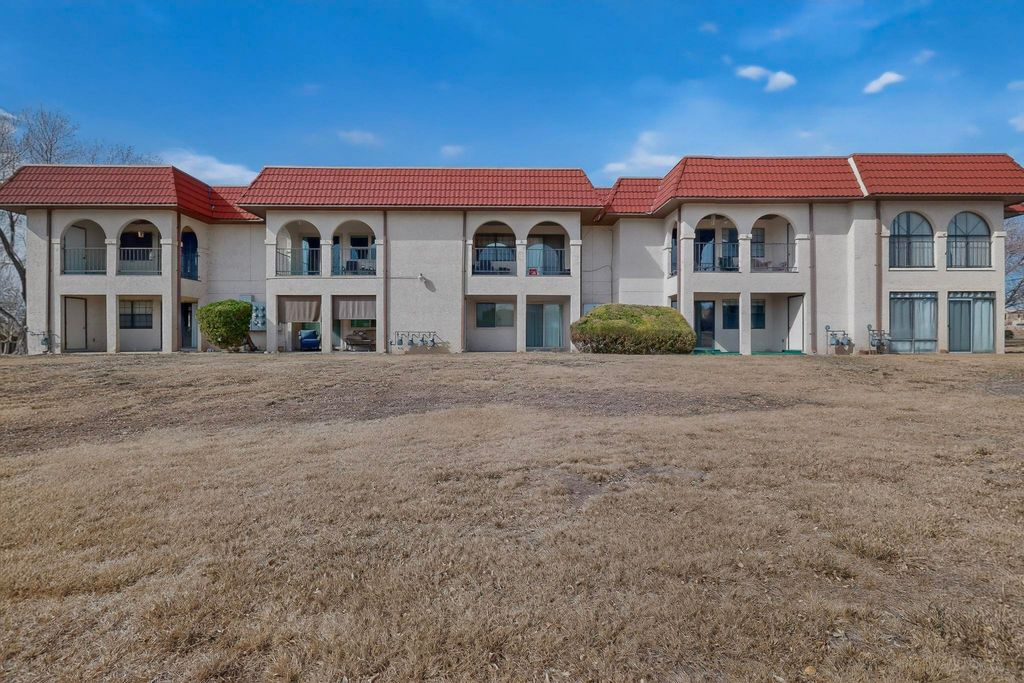 Image 40 of property listing at 823 Country Club Drive SE APT 2E, Rio Rancho, NM 87124