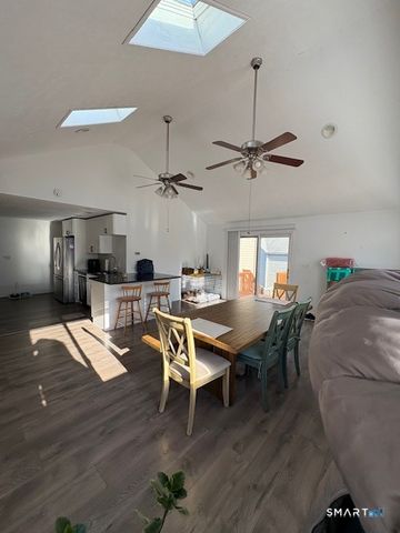 21 Roosevelt Street, Hamden, CT 06514