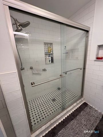 21 Roosevelt Street, Hamden, CT 06514