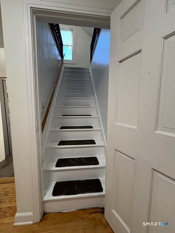 21 Roosevelt Street, Hamden, CT 06514