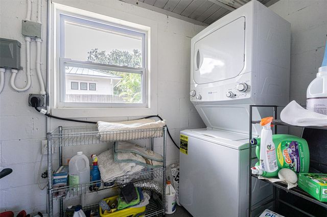 701 W HENRY AVENUE, Tampa, FL 33604