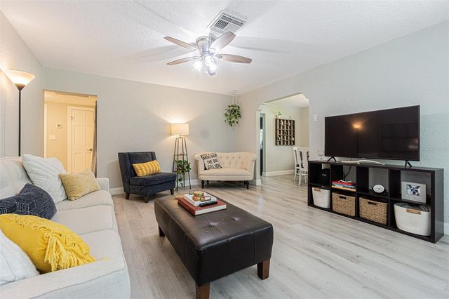 701 W HENRY AVENUE, Tampa, FL 33604