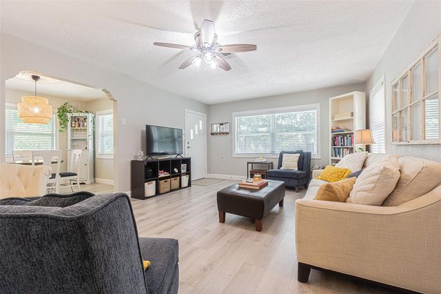 701 W HENRY AVENUE, Tampa, FL 33604