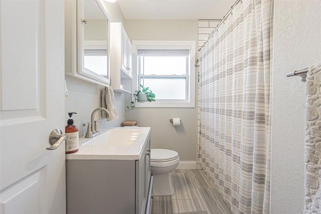 701 W HENRY AVENUE, Tampa, FL 33604