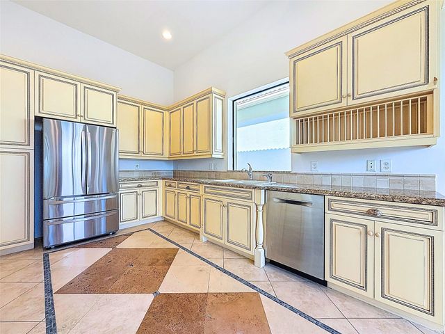 6874 Fabiano Cir, Boynton Beach, FL 33437
