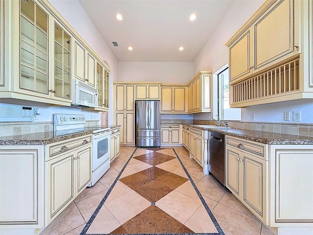 6874 Fabiano Cir, Boynton Beach, FL 33437