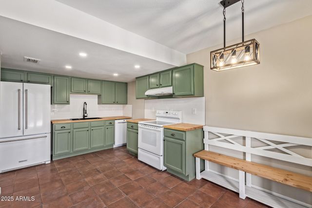 3511 E BASELINE Road 1140, Phoenix, AZ 85042