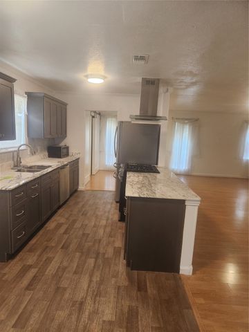 12911 Mitchwin Road, Farmers Branch, TX 75234