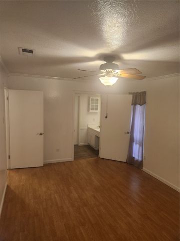 12911 Mitchwin Road, Farmers Branch, TX 75234