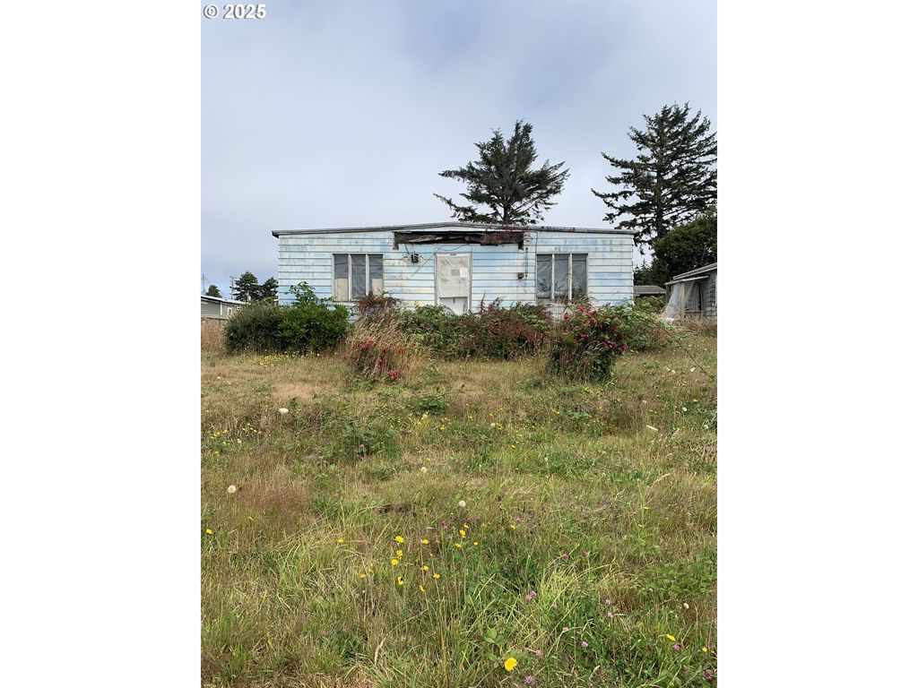 369 S MARPLE St, Coos Bay, OR 97420