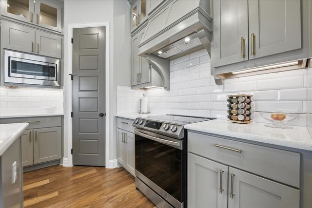 3012 Nob Hill Drive, Burleson, TX 76028