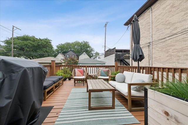 3427 N Kedzie Avenue, Chicago, IL 60618