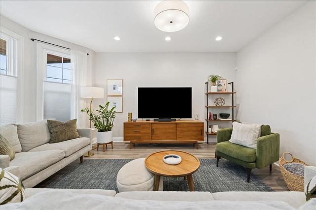 3427 N Kedzie Avenue, Chicago, IL 60618