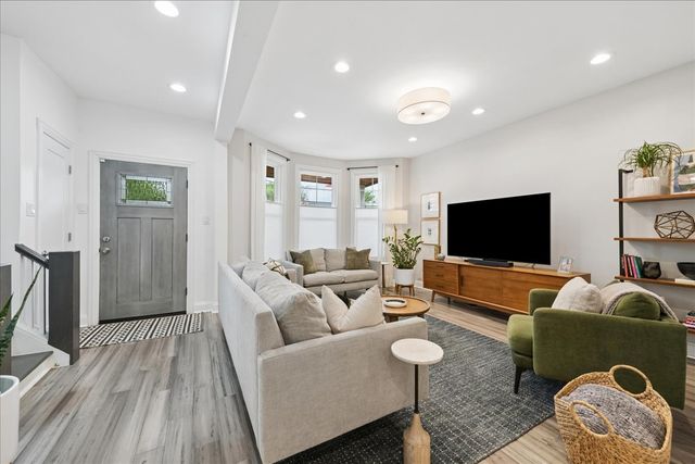 3427 N Kedzie Avenue, Chicago, IL 60618