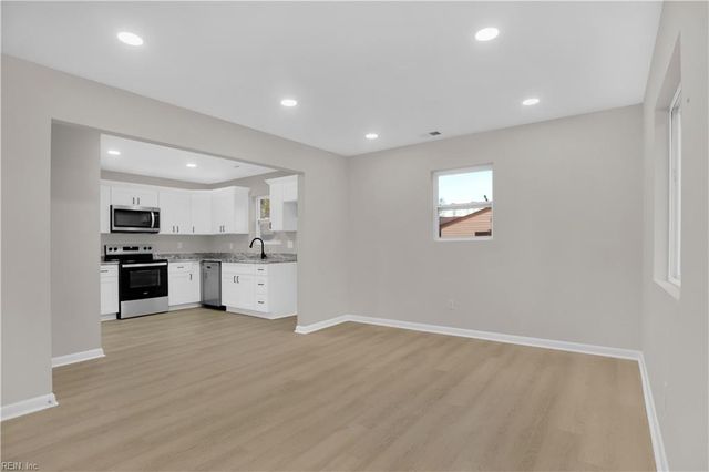 16209 Smithfield Heights DR, Smithfield, VA 23430