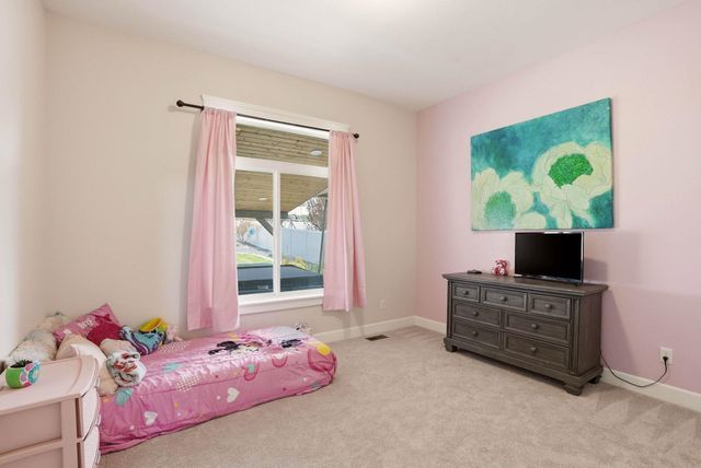 60832 Westview Dr, Nine Mile Falls, WA 99026