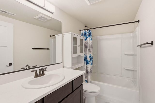 60832 Westview Dr, Nine Mile Falls, WA 99026