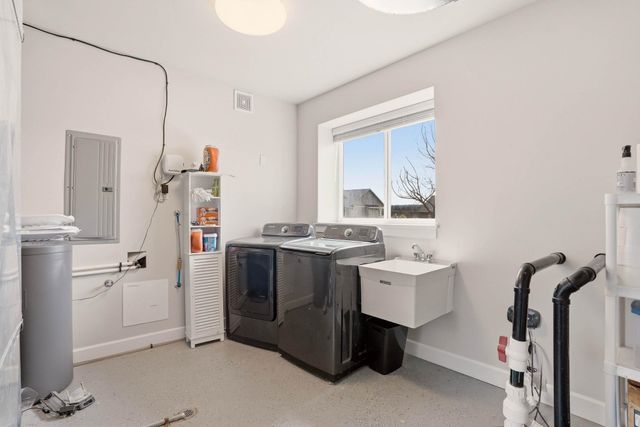 60832 Westview Dr, Nine Mile Falls, WA 99026
