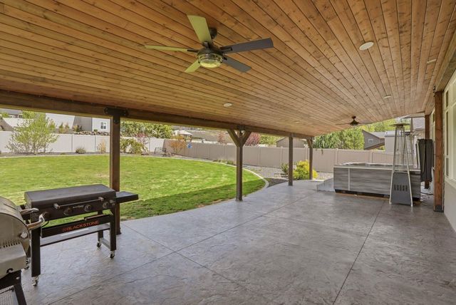 60832 Westview Dr, Nine Mile Falls, WA 99026