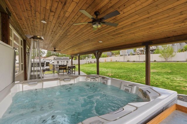 60832 Westview Dr, Nine Mile Falls, WA 99026