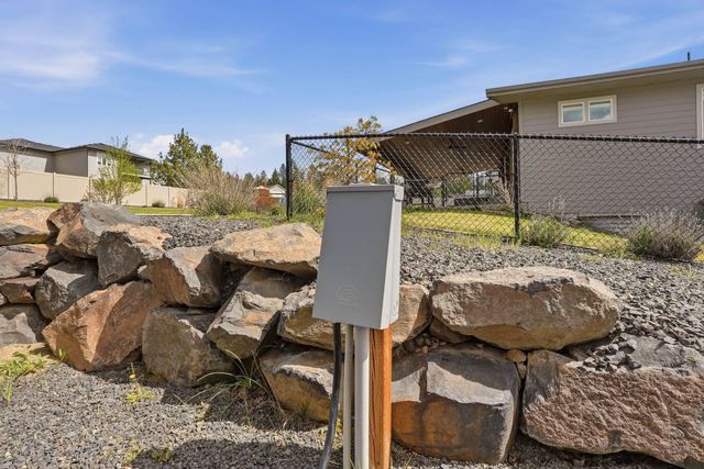 60832 Westview Dr, Nine Mile Falls, WA 99026