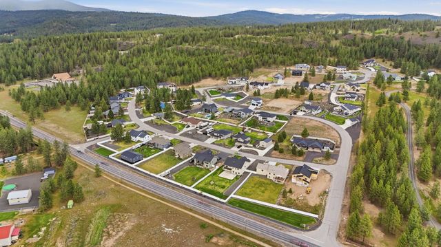 60832 Westview Dr, Nine Mile Falls, WA 99026