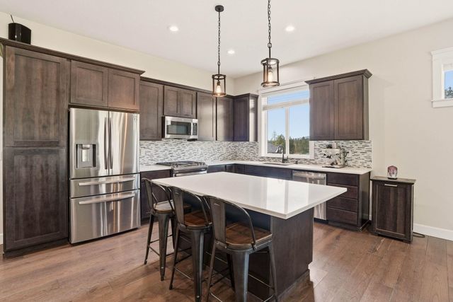 60832 Westview Dr, Nine Mile Falls, WA 99026