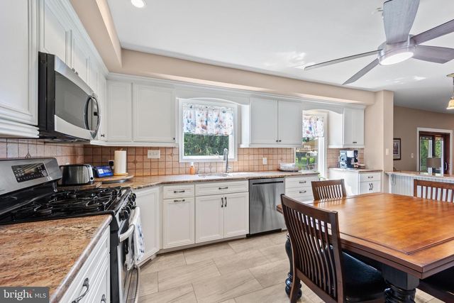 895 SYCAMORE DR, Southampton, PA 18966