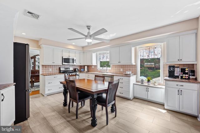 895 SYCAMORE DR, Southampton, PA 18966