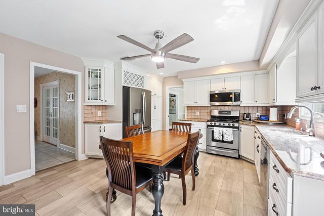 895 SYCAMORE DR, Southampton, PA 18966