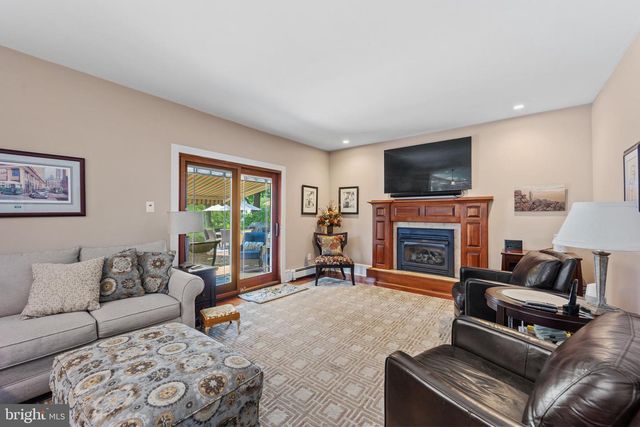 895 SYCAMORE DR, Southampton, PA 18966