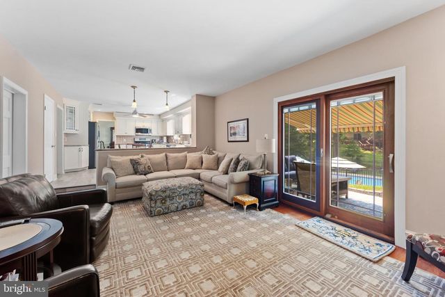 895 SYCAMORE DR, Southampton, PA 18966